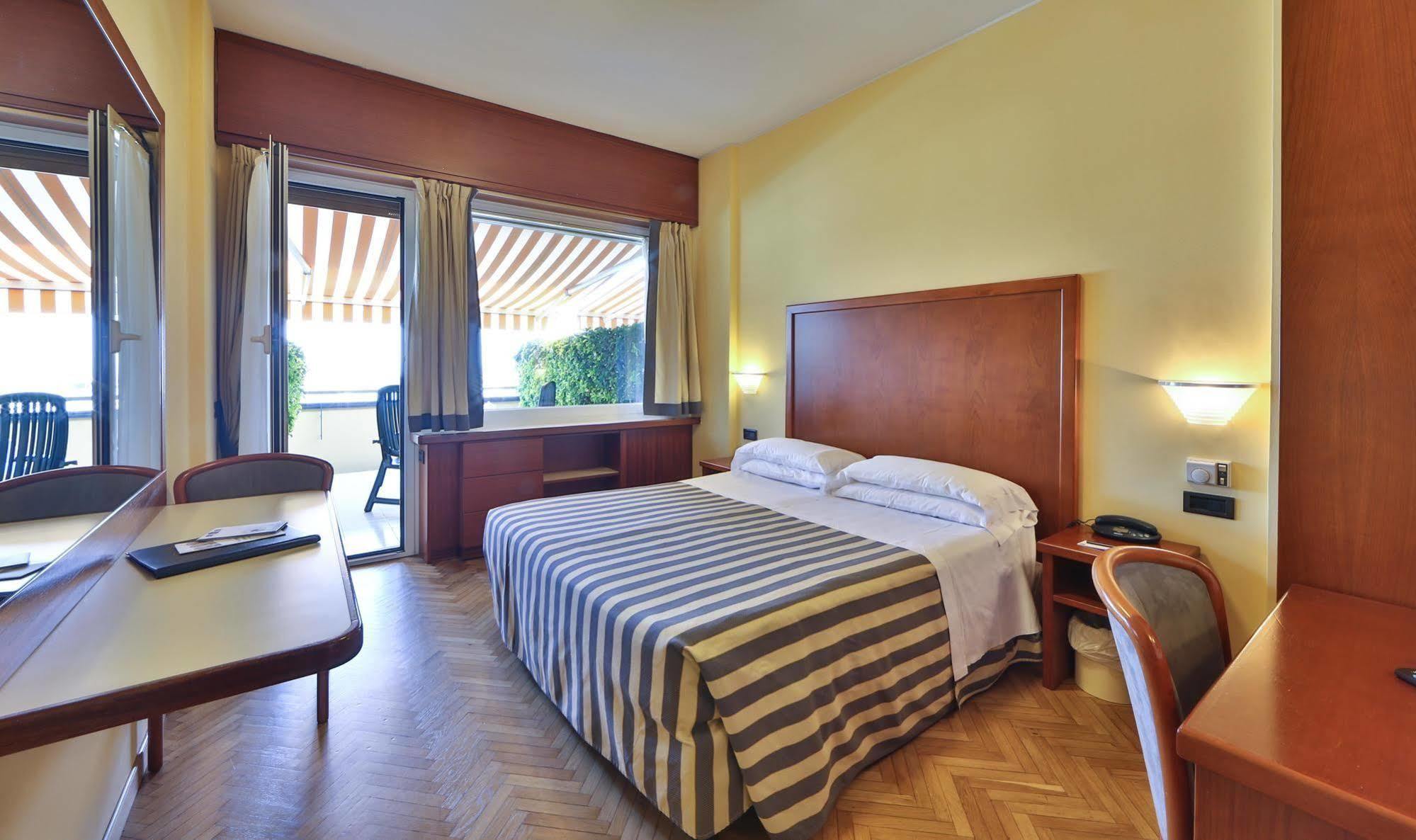 HOTEL LAURIN САНТА-МАРГЕРИТА-ЛИГУРЕ 4* (Италия) - от 31201 RUB | NOCHI